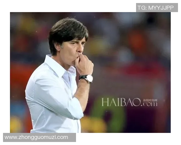 足球场上优雅风采女生版西装球星演绎时尚与运动的完美融合